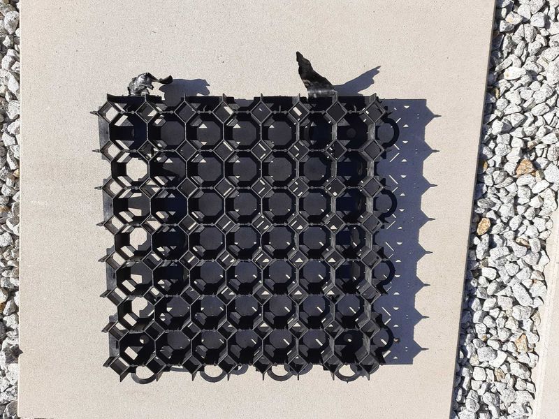Kratka Trawnikowa Chodnikowa Parkingowa 50x50x4 czarna 2 gatunek