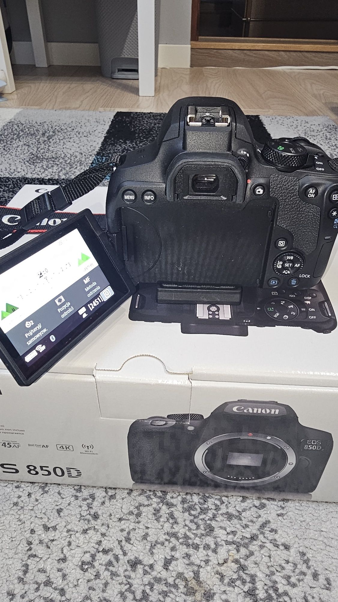 Canon eos 850 D sprzedam . Mało używany . Stan idealny