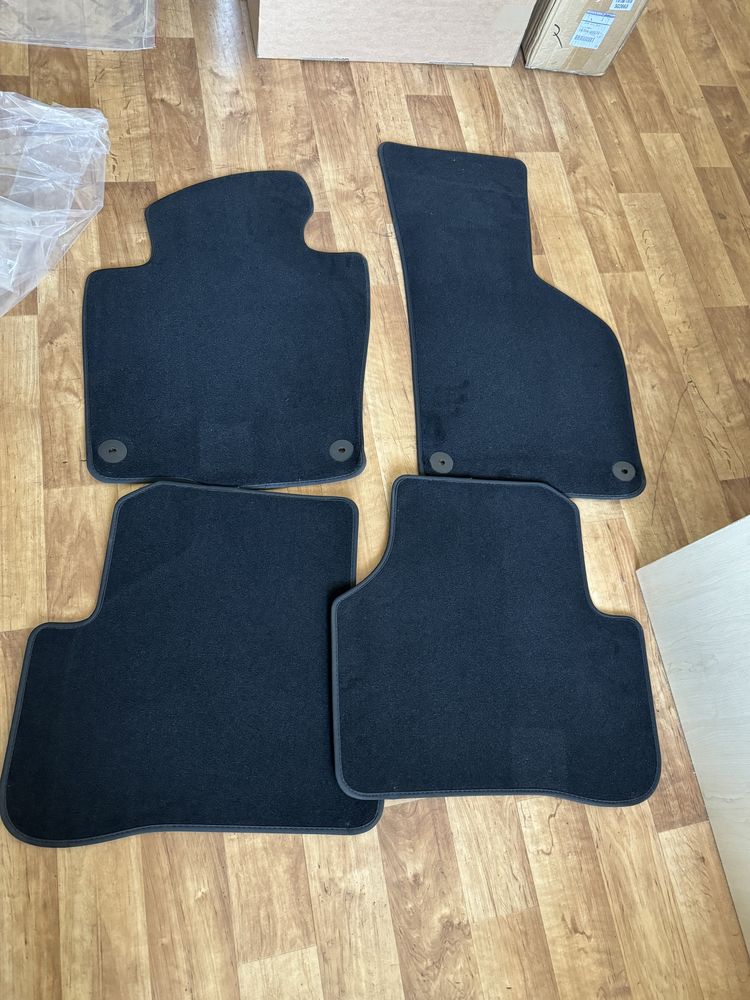 Нові оригінальні килимки велюр Vw Passat B6/B7