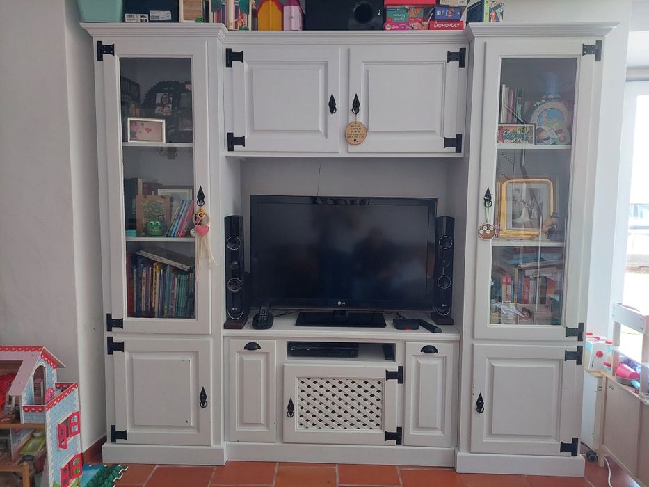 Móvel de TV em madeira maciça