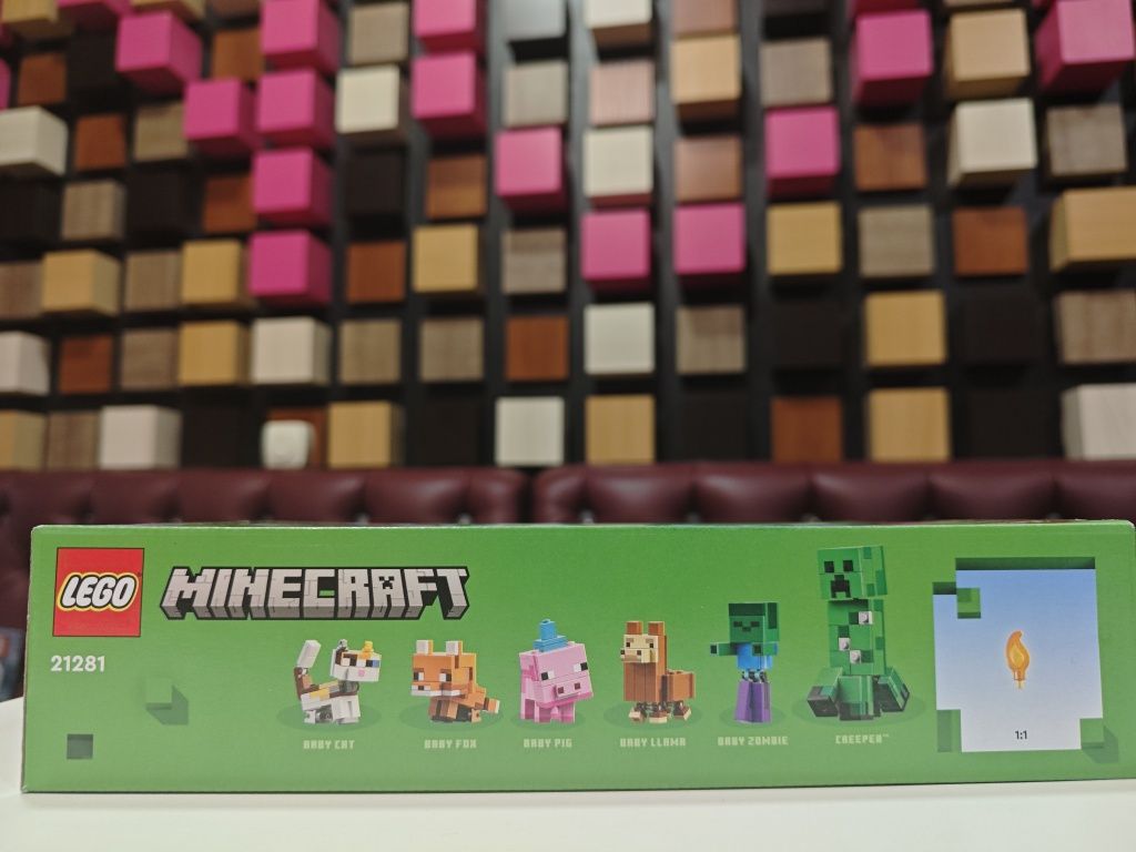 Конструктор LEGO Minecraft 21281 Святкування дня народження поросяти