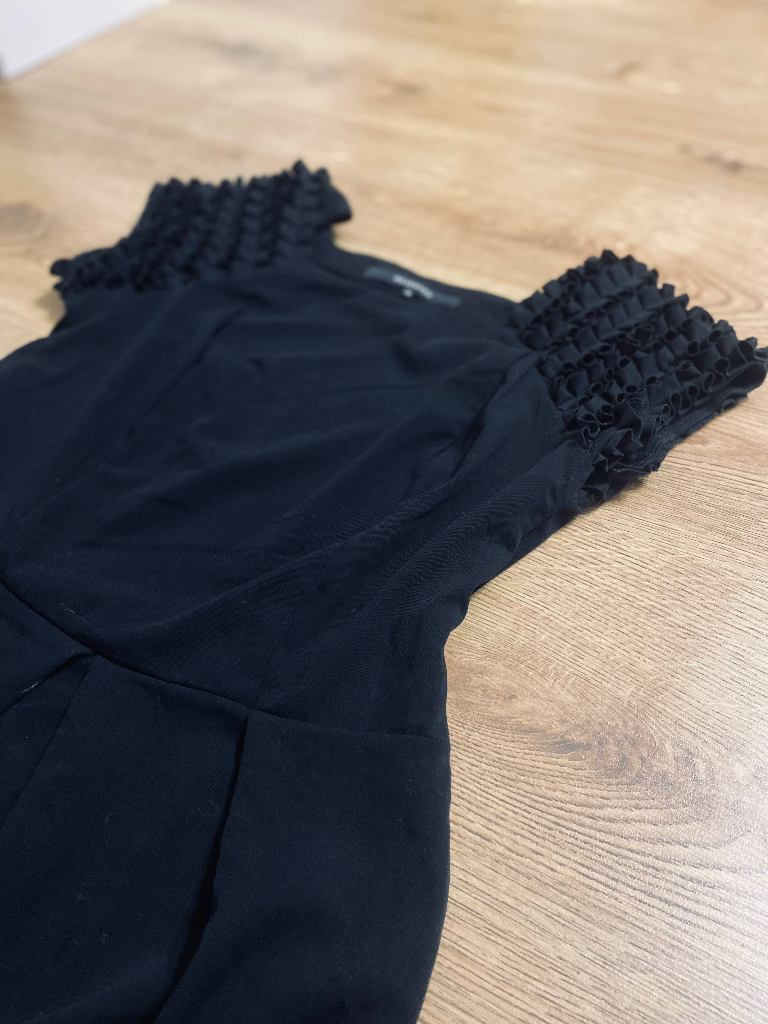 Sukienka czarna, koktajlowa Reserved rozmiar 38 ze zdobieniami