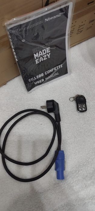 Máquina Lança Confetis 1500W DMX beamZ