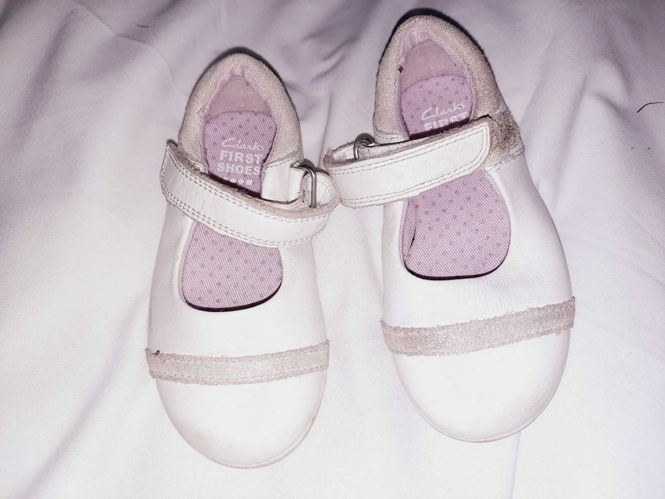 Białe skórzane CLARKS dla dziewczynki rozm.  21
