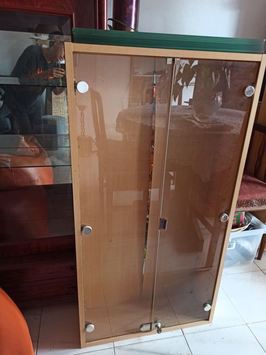 Vitrine Expositora com portas e 10 prateleiras de vidro