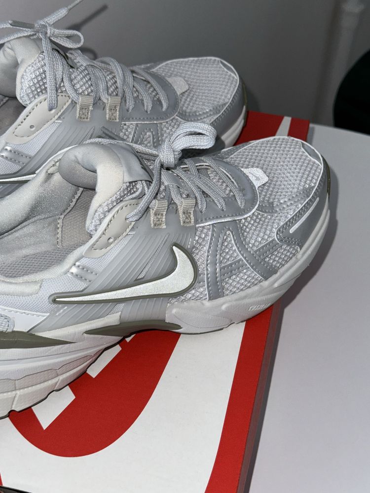 Кросівки NIKE V2K RUN 40(25,5см) розмір