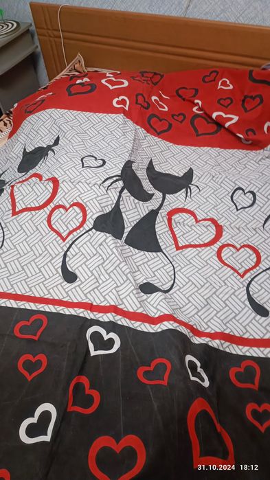 Продам постельное белье кошки