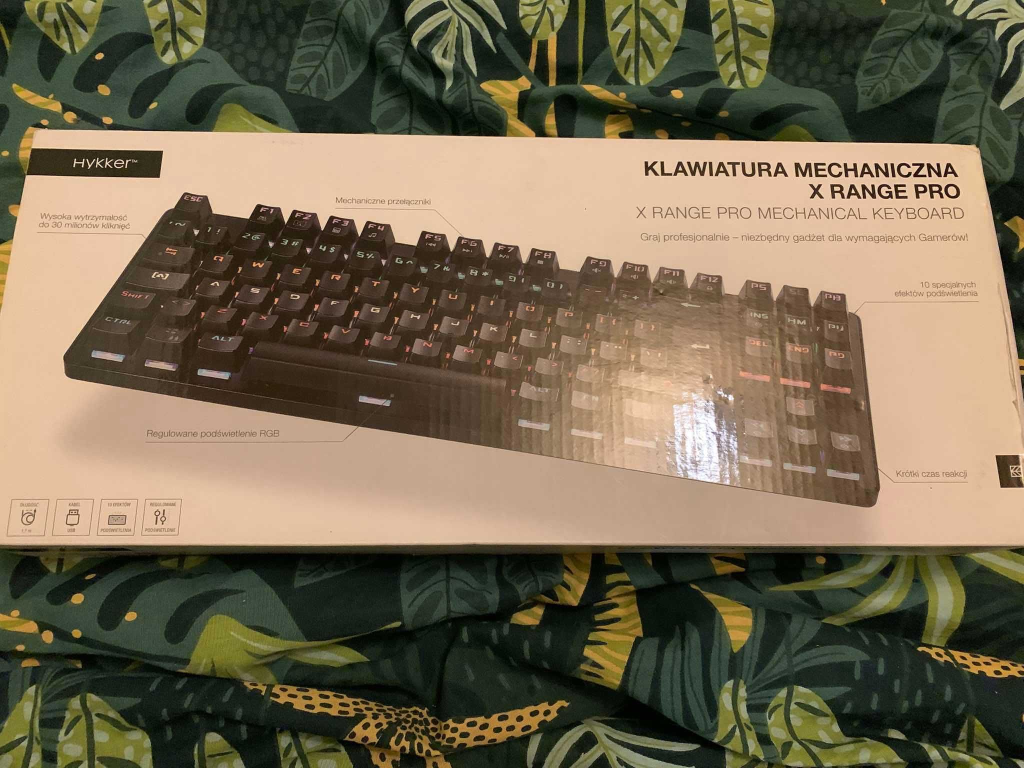 Klawiatura mechaniczna z niebieskimi switchami