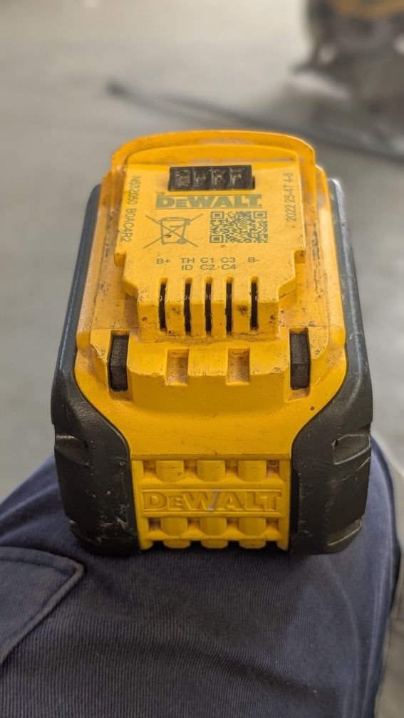 Bateria Dewalt 18V 6AH  54v
