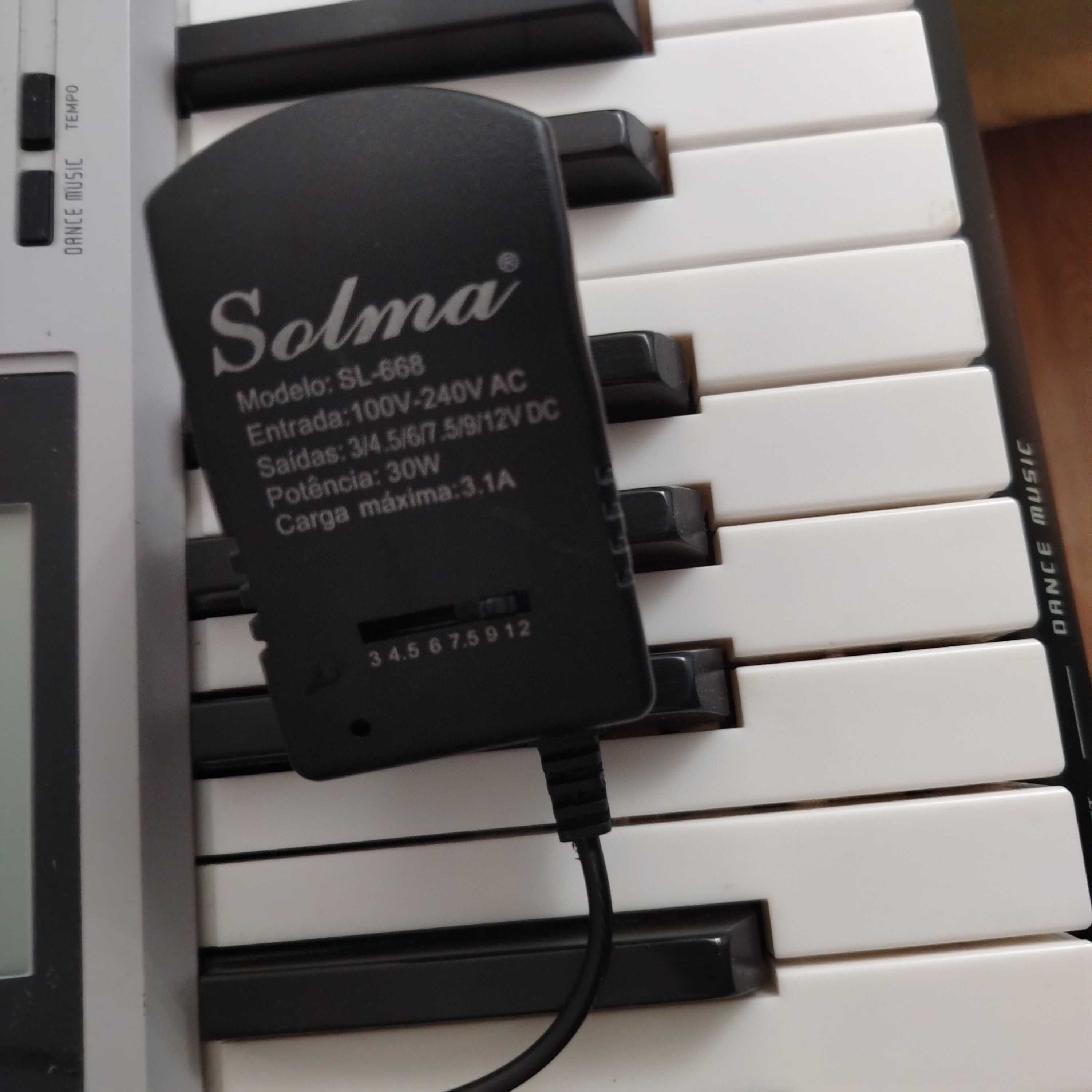 Синтезатор Casio LK-136 з адаптером та підсвіткою — готовий до гри!