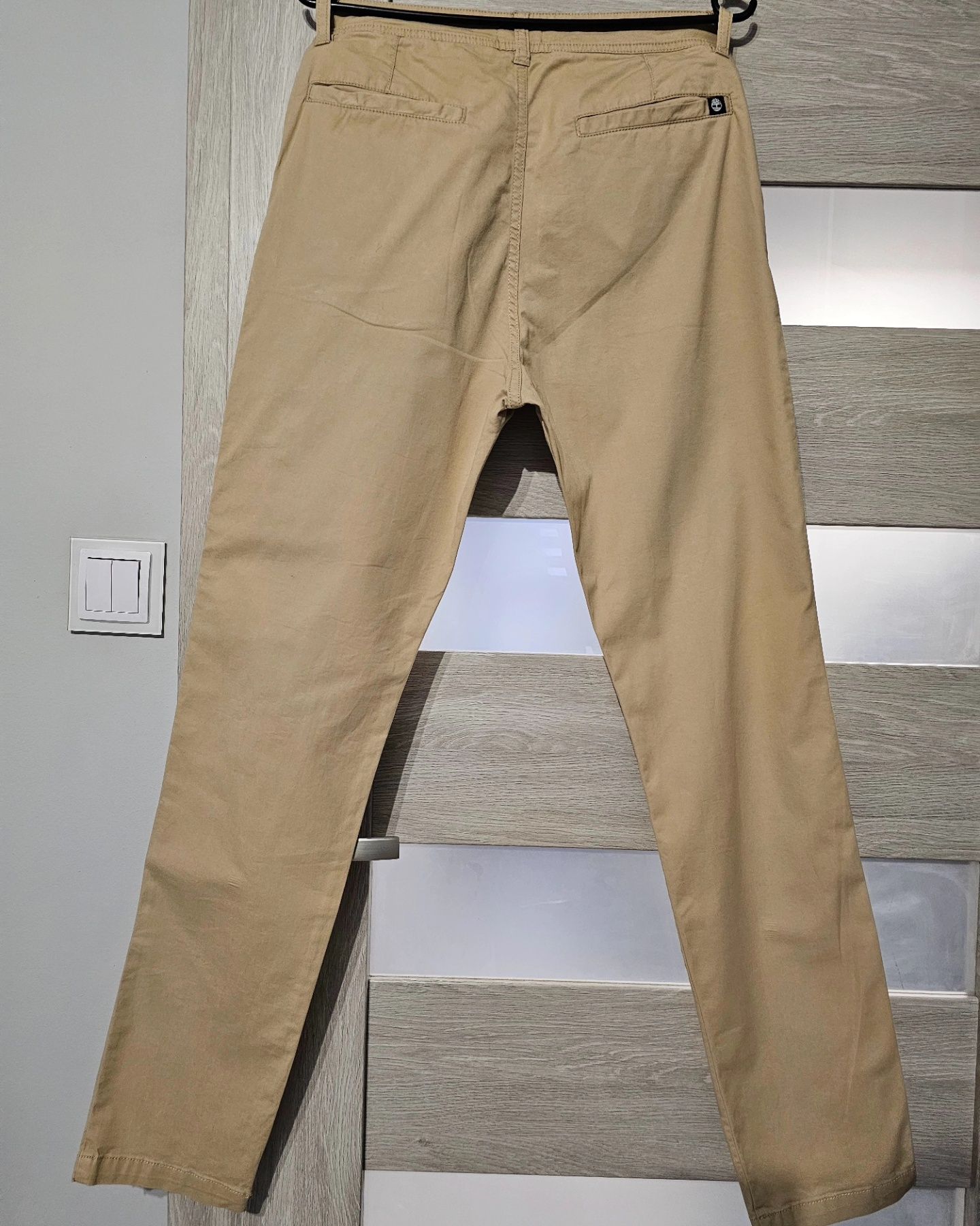 Męskie spodnie materiałowe Timberland chinos kremowe beżowe slim rurki