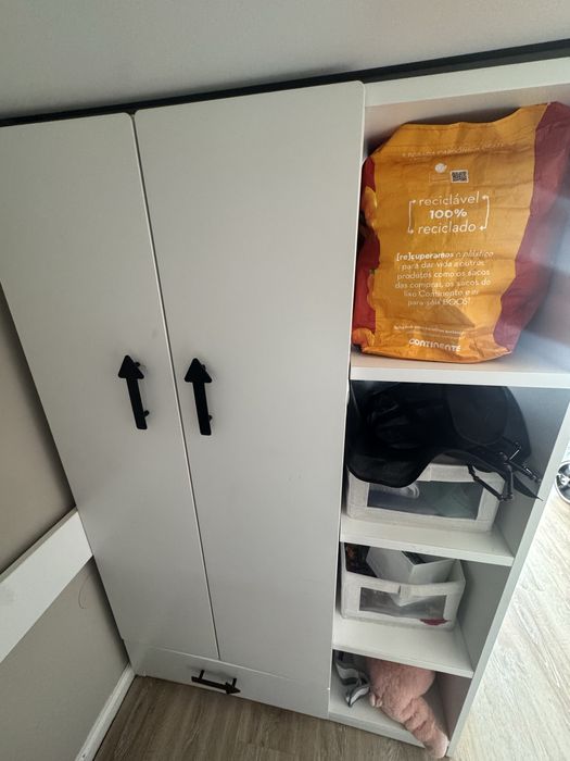 Beliche com secretaria e armario embutidos