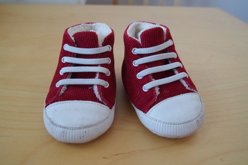 Buciki niemowlęce rozmiar stópki 10-11 cm