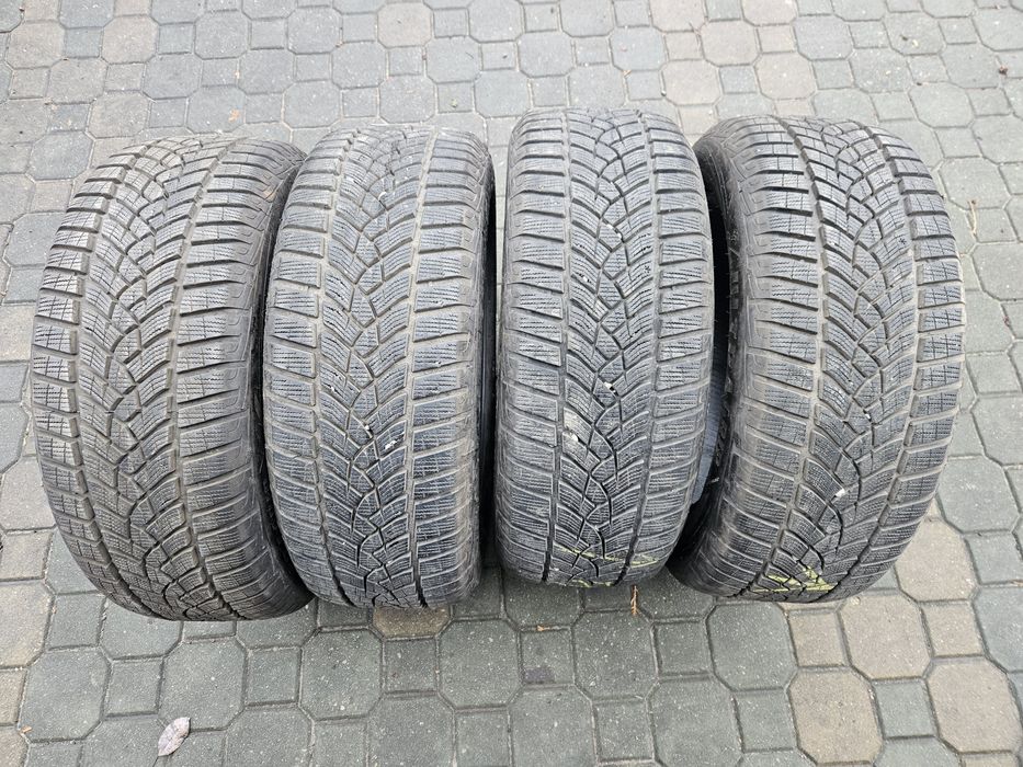 Opony zimowe zima Goodyear 225 55 r17 stan idealny 8,2mm bieznika dot