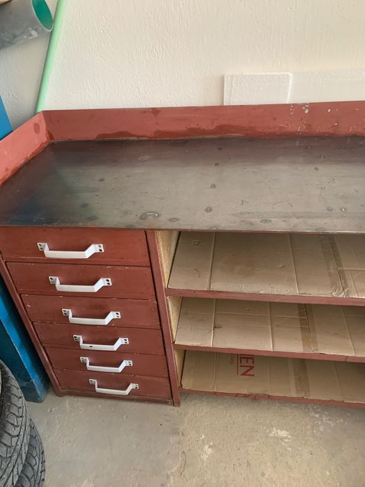 Продам  слесарный  стол