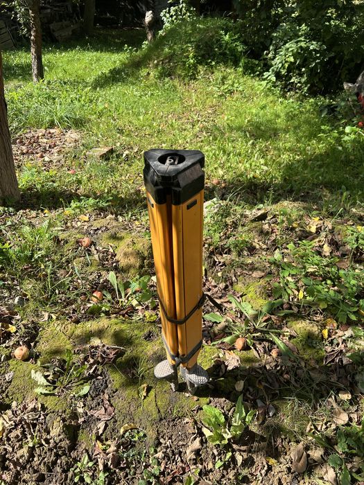 Геодезичний штатив