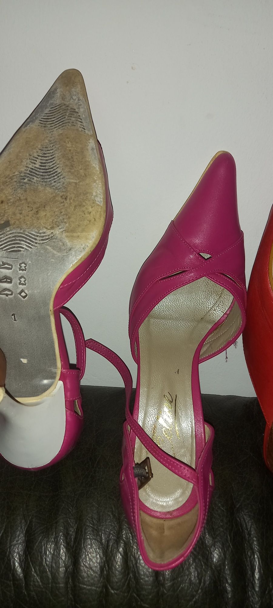 Sapatos n36 cada par