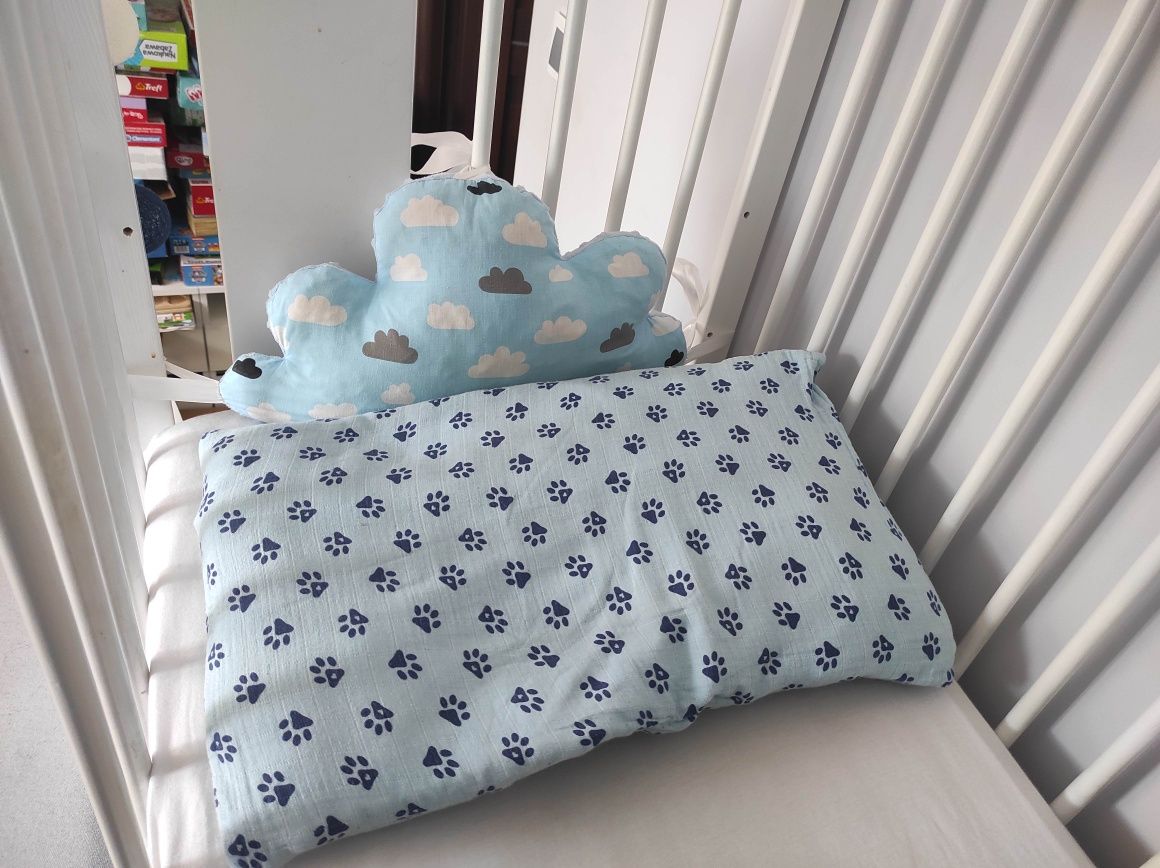 Ochraniacz do łóżeczka - niebieskie minky i chmurki