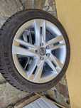 Zimowe  felgi aluminiowe 17" VOLVO z oponami GOODYEAR  235/45r17