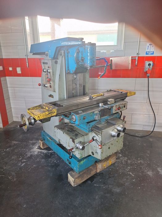 Frezarka uniwersalna FU251 FU 251