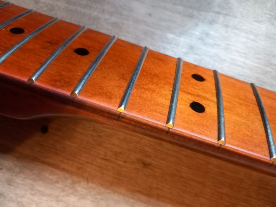 Gitara elektryczna gryf klonowy