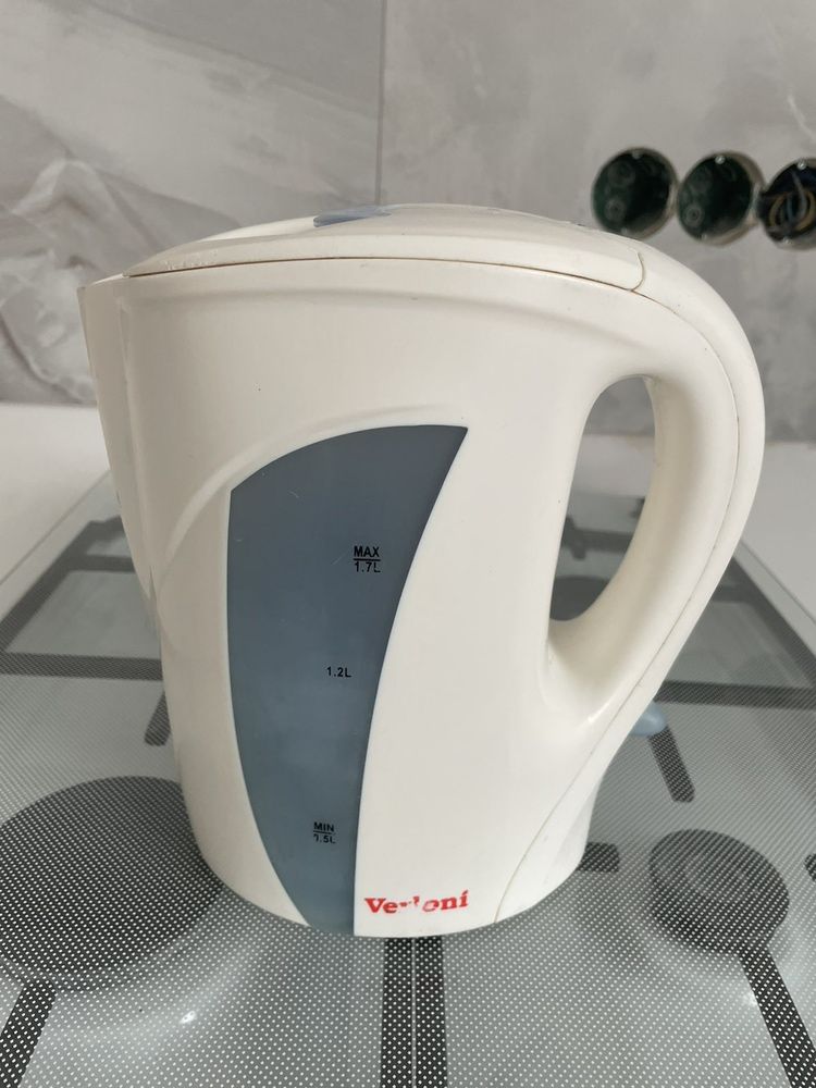 Продам электрочайник Verloni