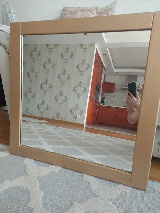 Fajne lustro o wymiarach 80 cm x 77 cm