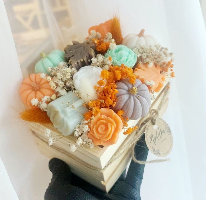 Jesienny zestaw mydełek dekoracyjnych w drewnianej skrzynce – pachnące