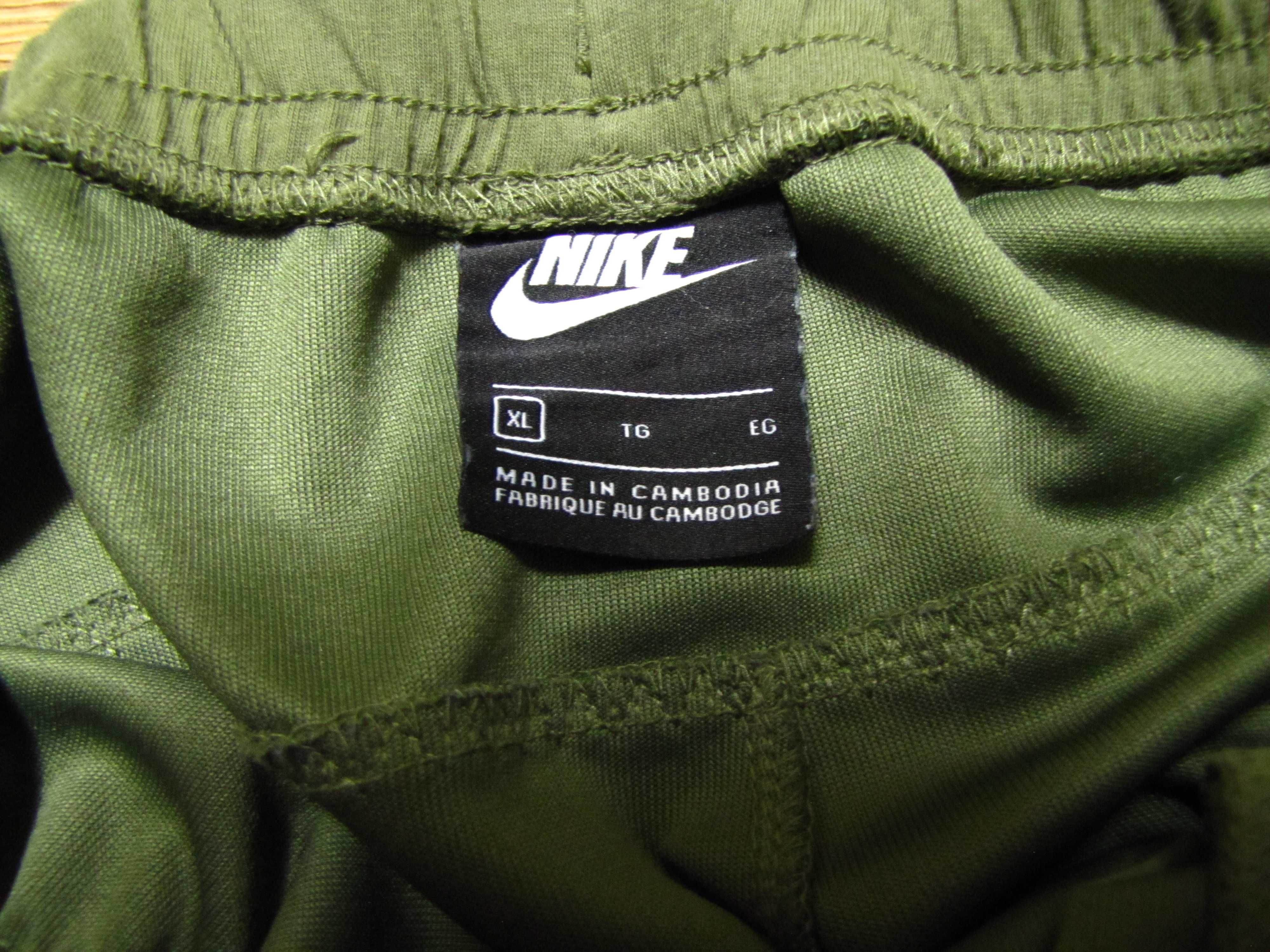 Spodnie dresowe Nike Air Max Fleece Joggers Cargo - XL