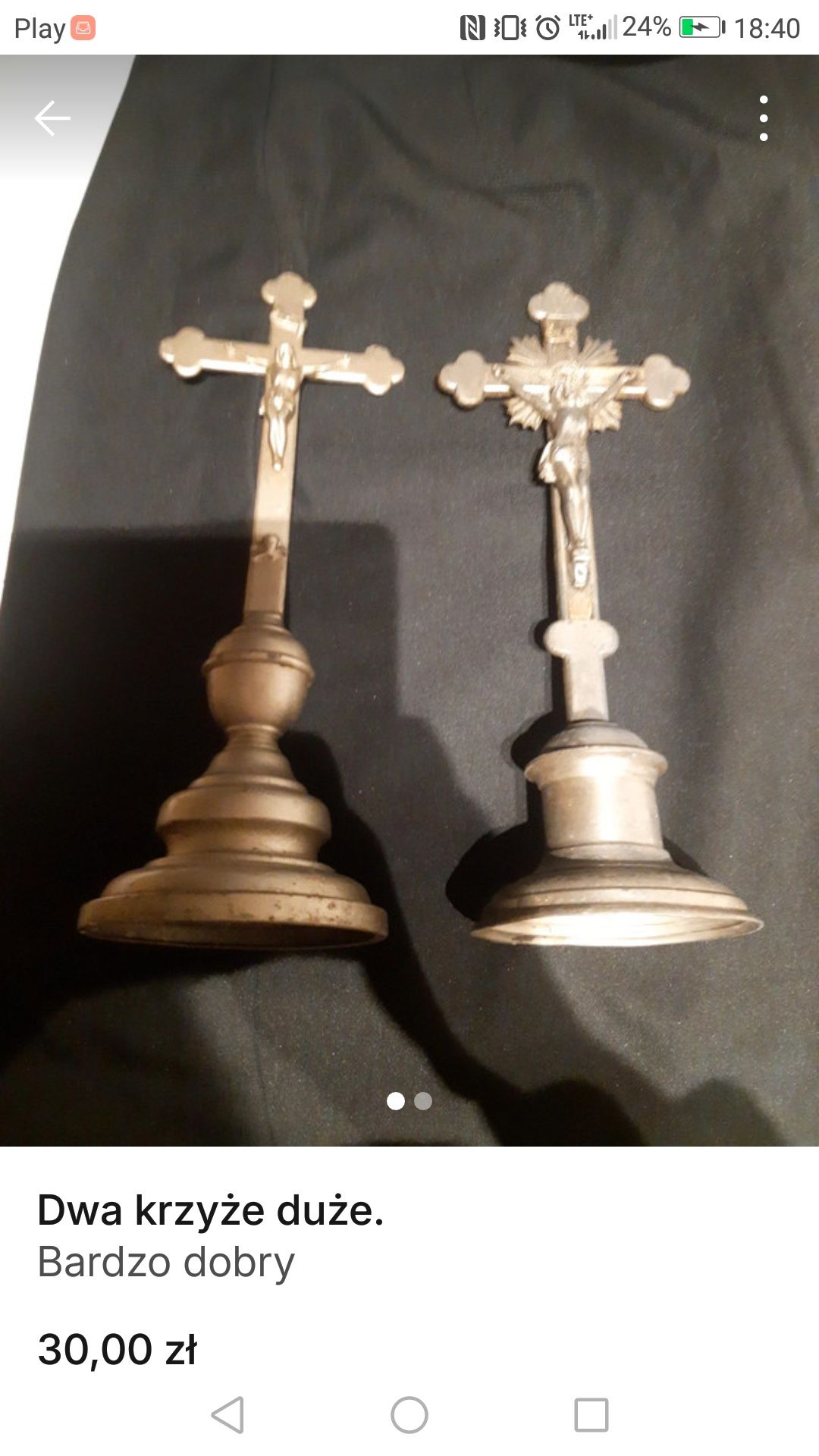 Dwa krzyże.  Duże.