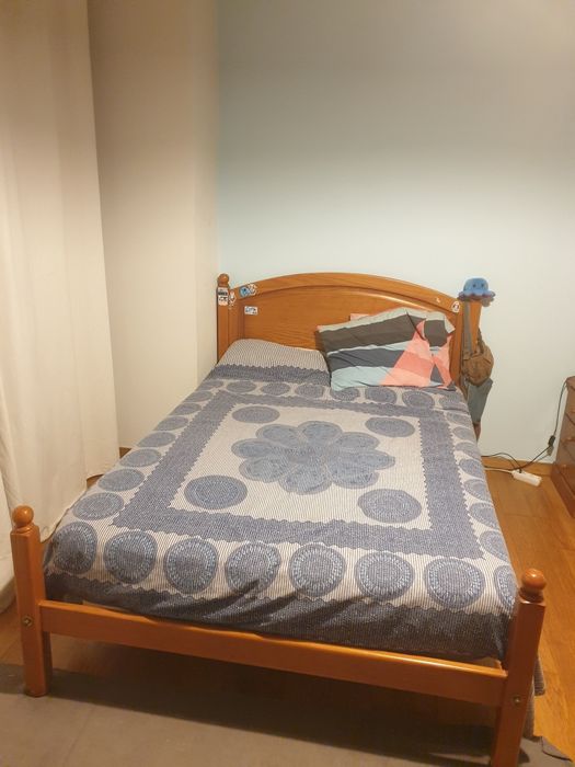 Cama e  colchão de 140×190