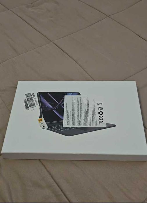 Carcasa com teclado magnético tipo Magic Keyboard