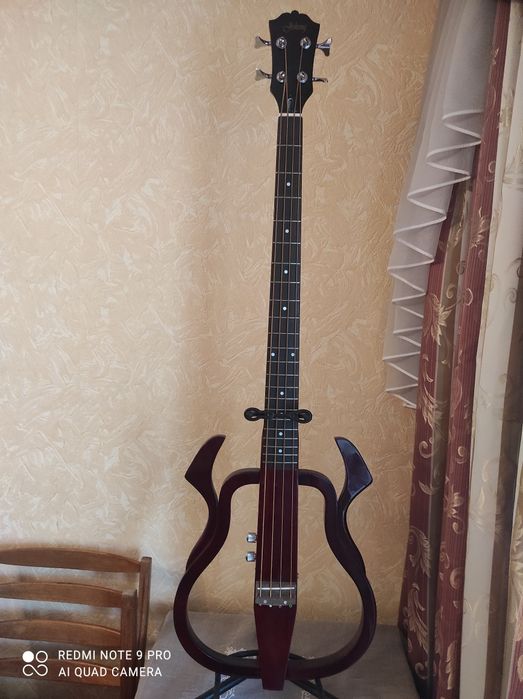 Продам silent бас-гитару.
