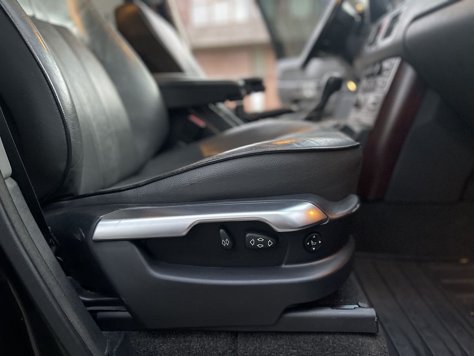 Продам Land Rover Range Rover 4.4 2007 года Официал