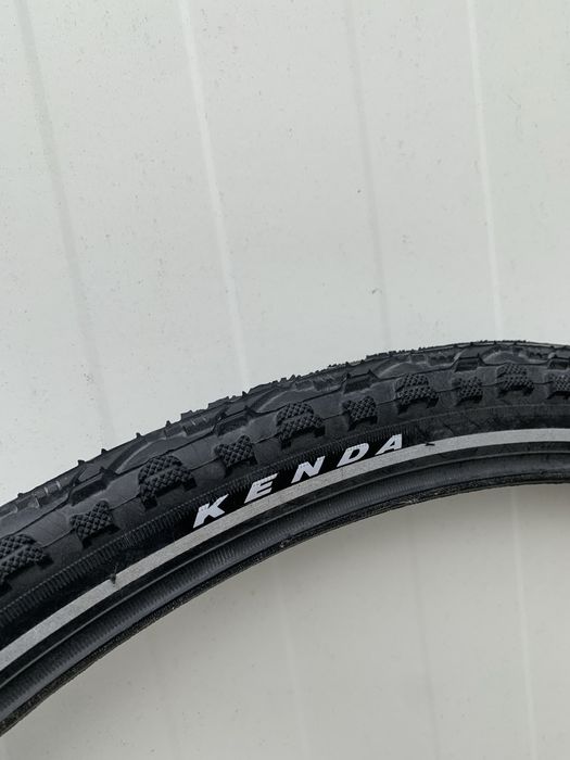 Opona Kenda Khan 26x1,75 czarna pasek odblaskowy semi-slick rowerowa