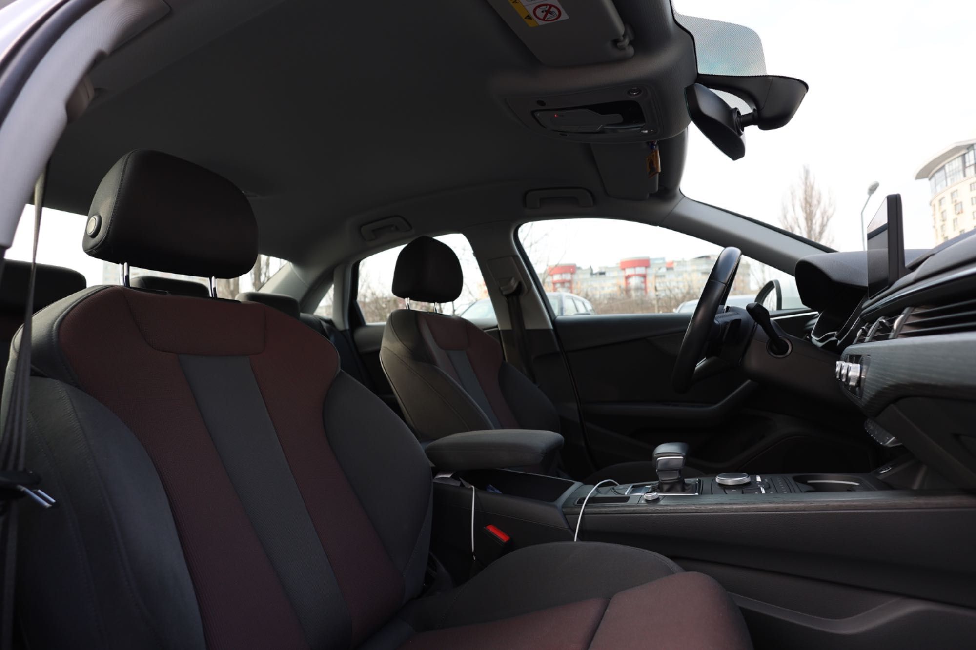 Продаю Audi A4 перша єдина власниця 69000км без дтп