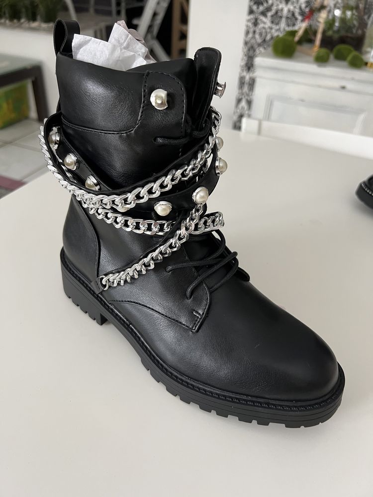 Buty nowe deezee botki trzewiki z łańcuszkami i perełkami perły 38