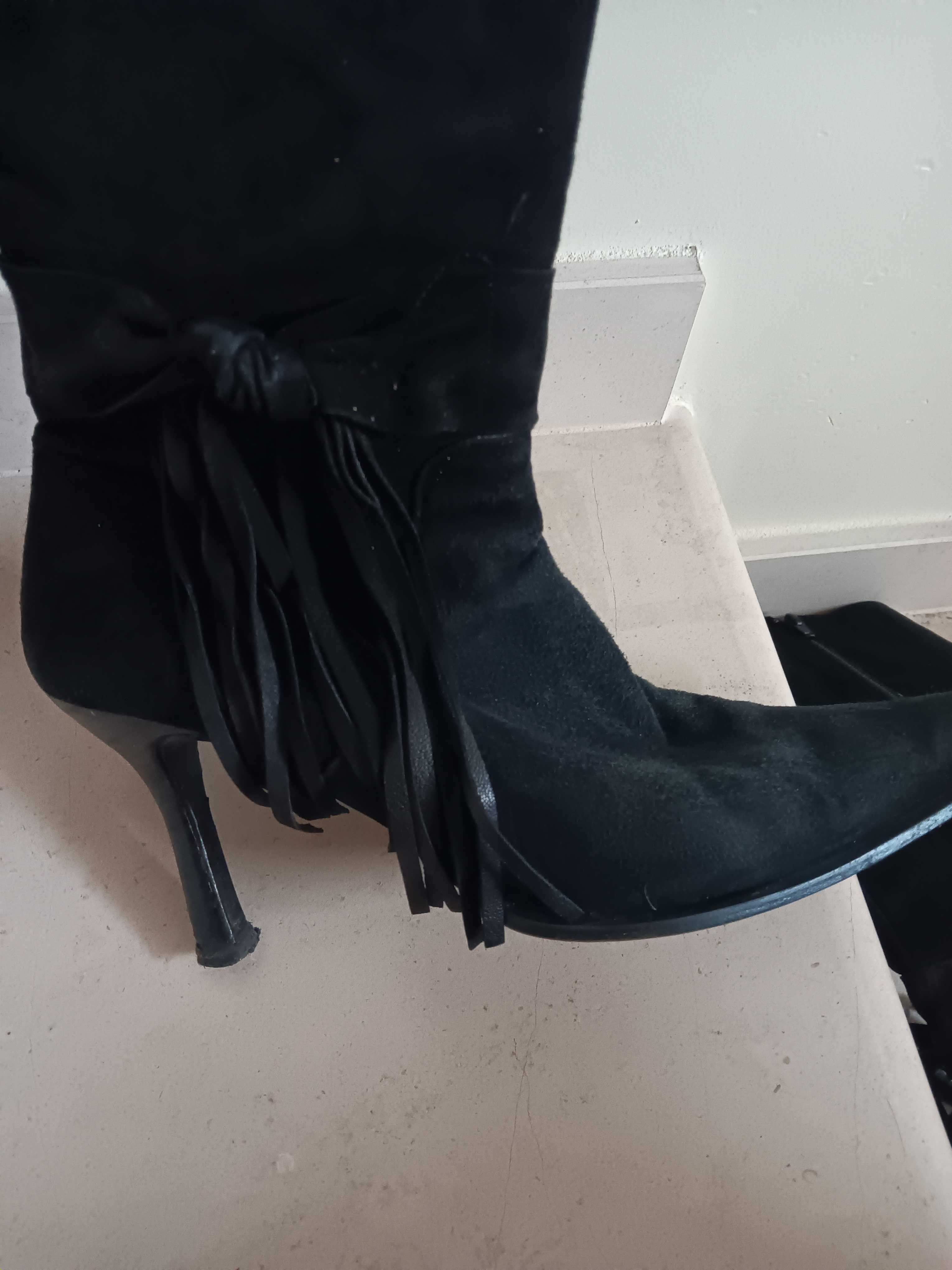 Botas pretas senhora salto fininho