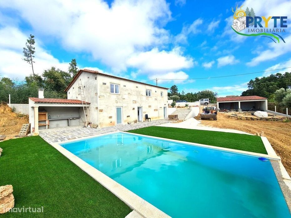 Quintinha com moradia de tipologia T4 situada próxima da Vila da Sertã