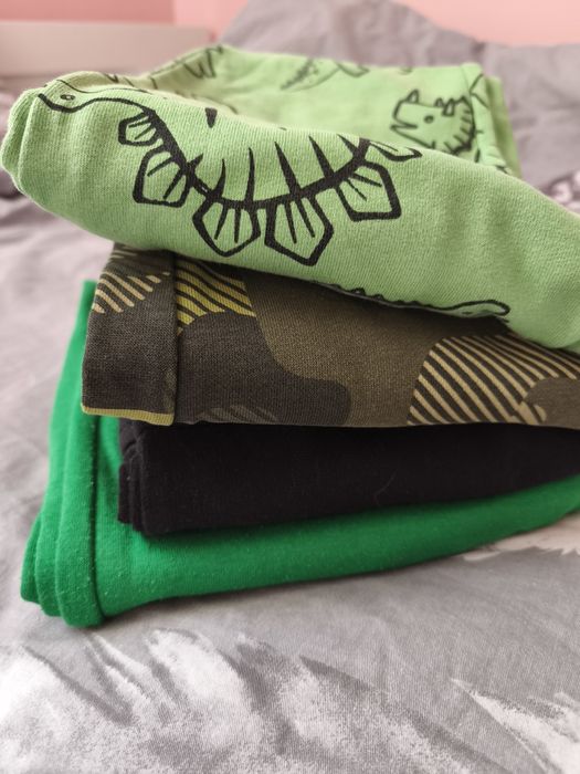 Spodnie dresowe rozmiar 122 4 sztuki