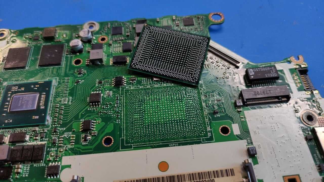 Serwis elektroniczny laptopów, konsol U Marcina-Września