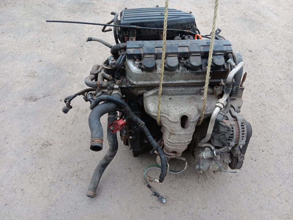 Honda Civic VII 7 silnik kompletny z osprzętem 1.4 B 16 v D14Z6