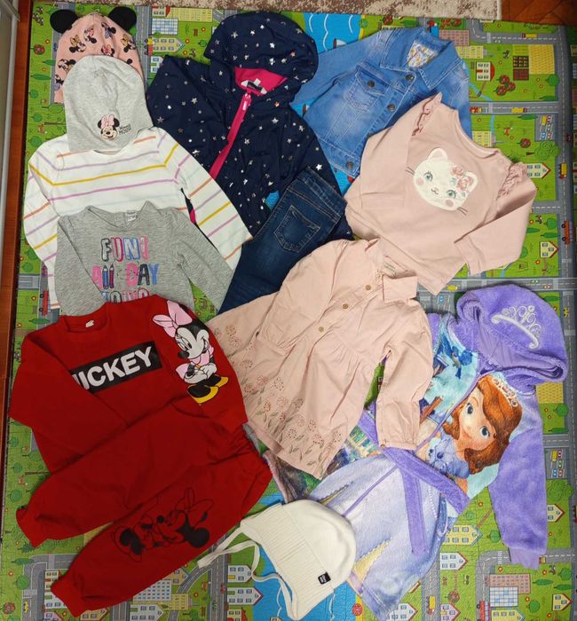 Продам лотом речі на дівчинку 12-18 м