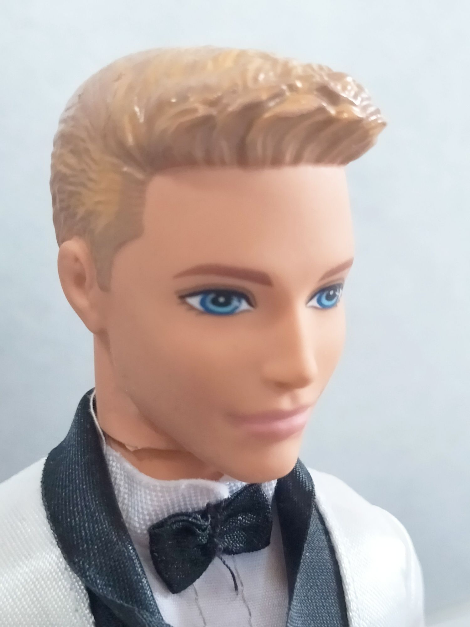 Lalka Barbie Ken w garniturze ślubnym Mattel 2012  Pan Młody