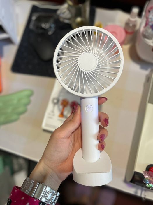 Вентилятор з пiдставкою
Зручний компактний вентилятор