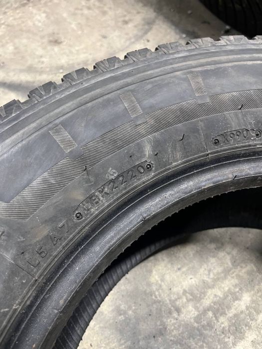 Пара зимової гуми 235/65/16с , Bridgestone