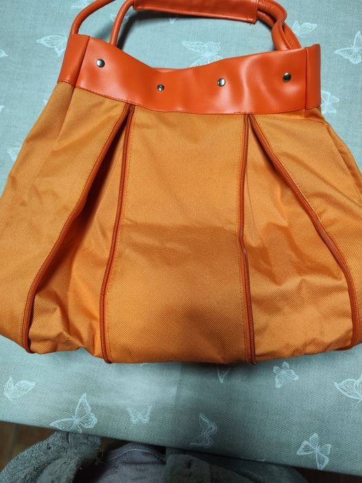 Bolsa cor de laranja de senhora