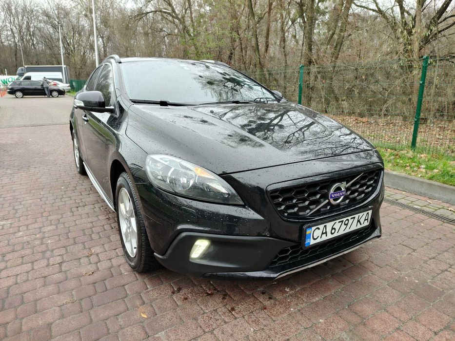 Продам авто Volvo V40 Cross Country 2014