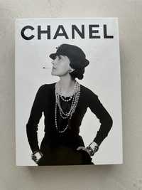 Album Assouline Chanel coffe tabke book