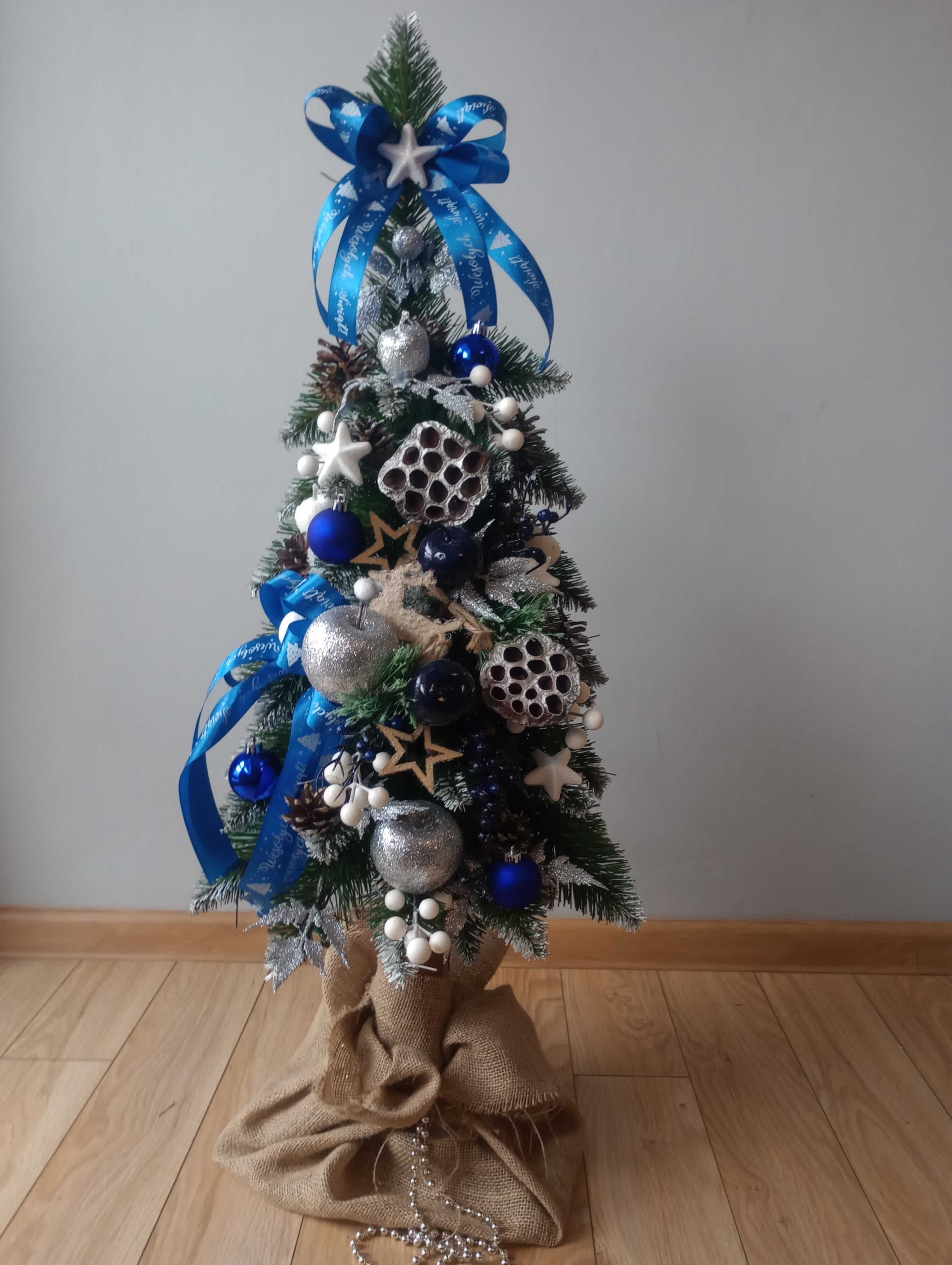 CHOINKA SLIM NA PNIU DRZEWKO 90CM sztuczna na biurko piękna ubrana LED